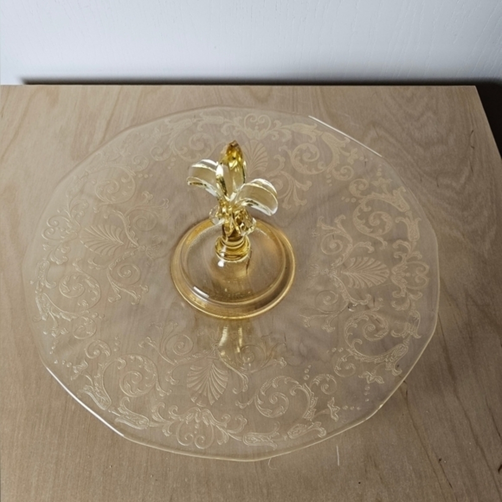 Fostoria Versailles Topaz Yellow Center Handled Plate Tray